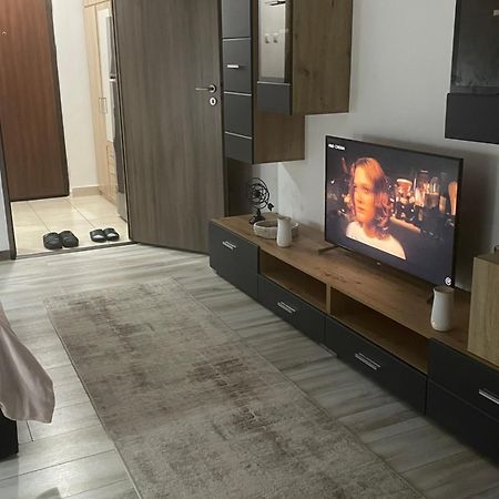 Central Studio Lcs Hunedoara Exteriör bild