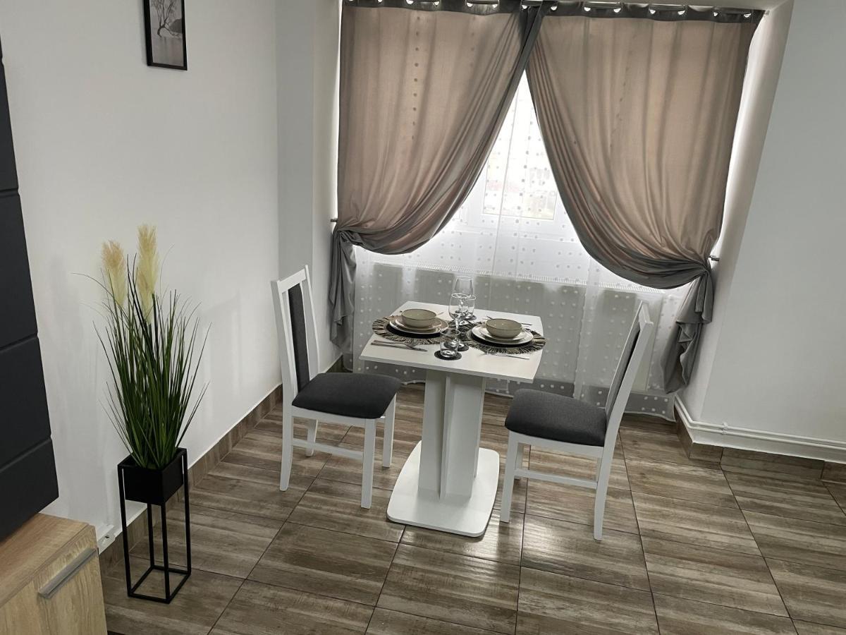 Central Studio Lcs Hunedoara Exteriör bild