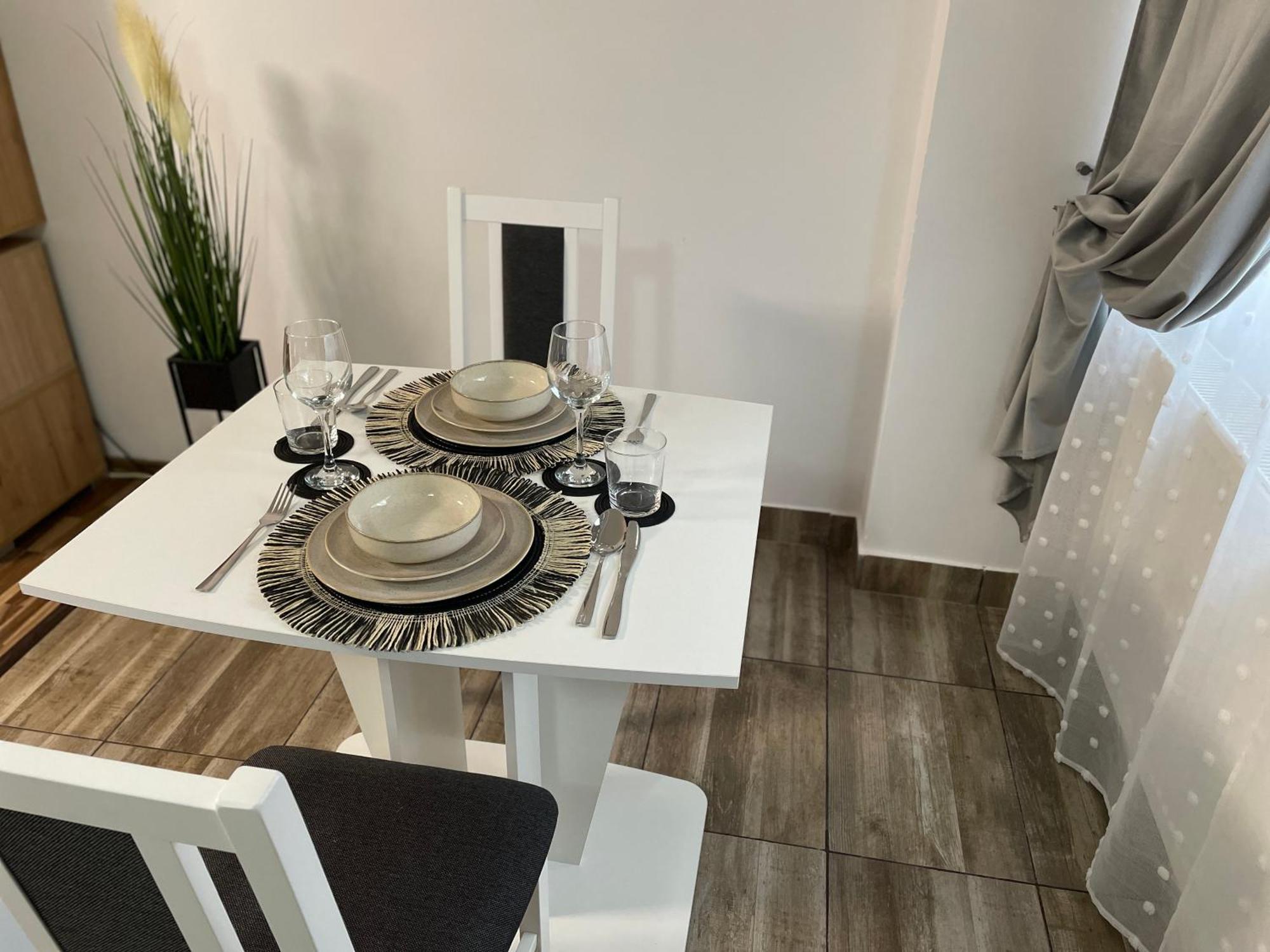Central Studio Lcs Hunedoara Exteriör bild