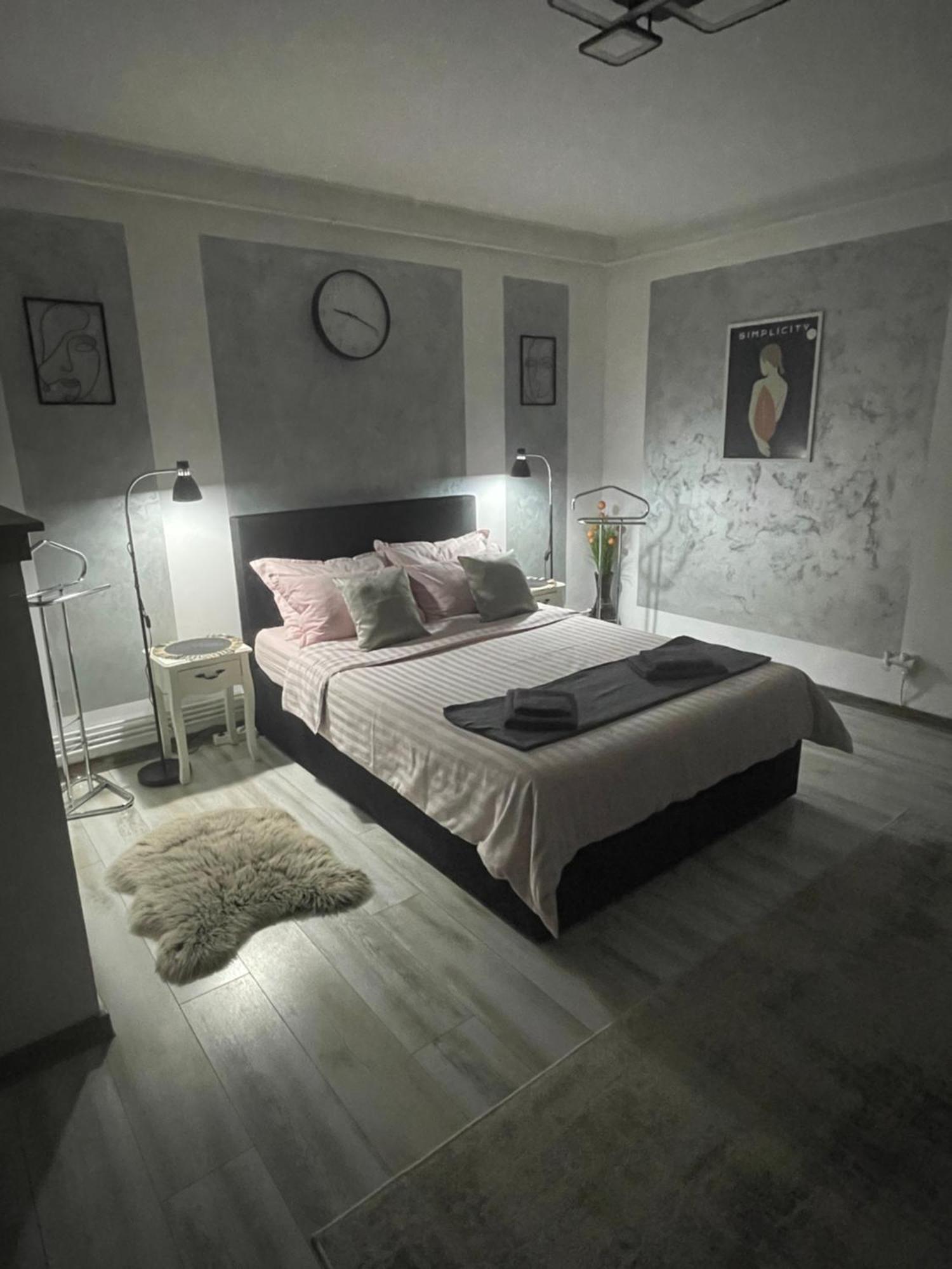 Central Studio Lcs Hunedoara Exteriör bild