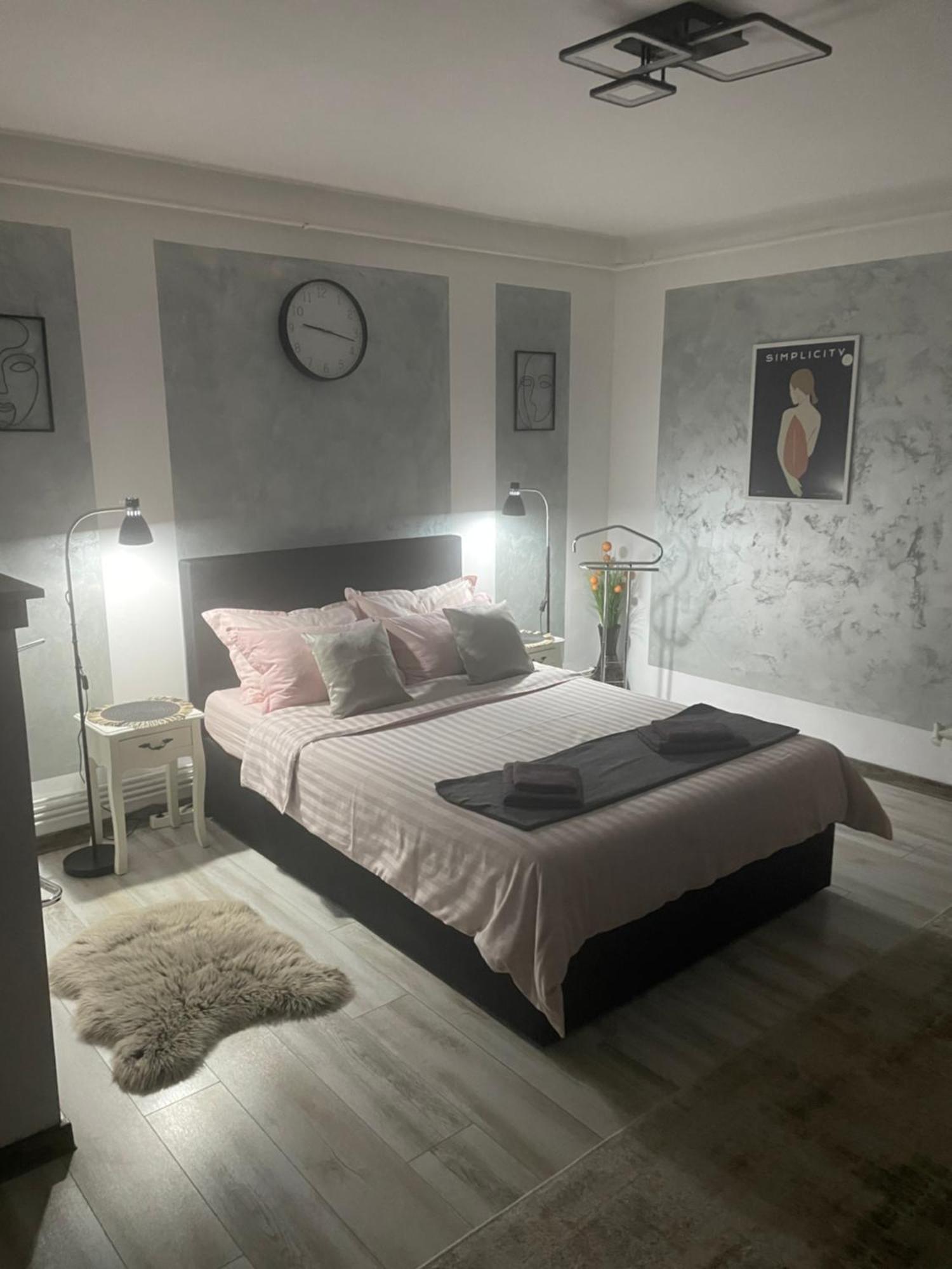 Central Studio Lcs Hunedoara Exteriör bild