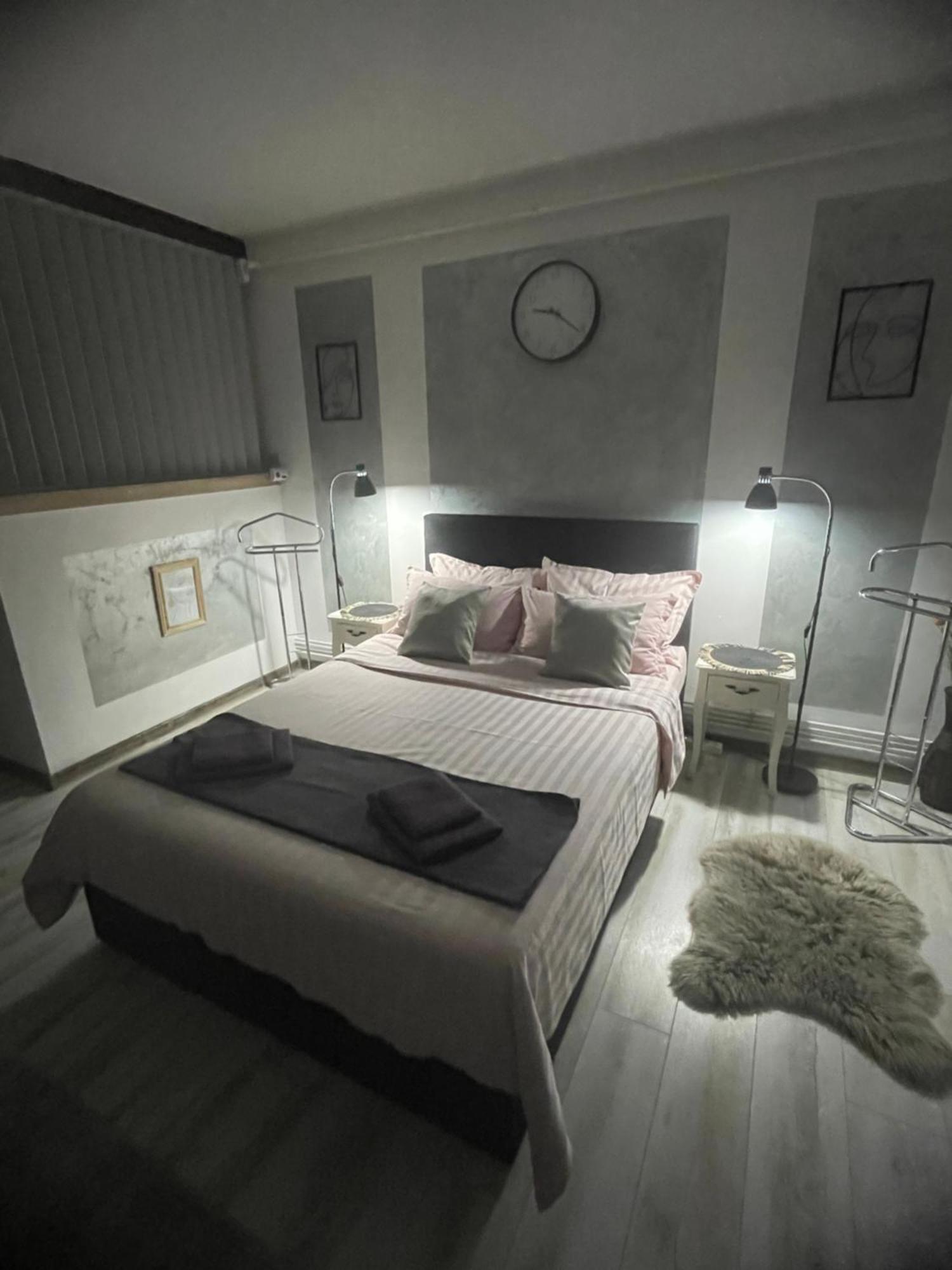 Central Studio Lcs Hunedoara Exteriör bild