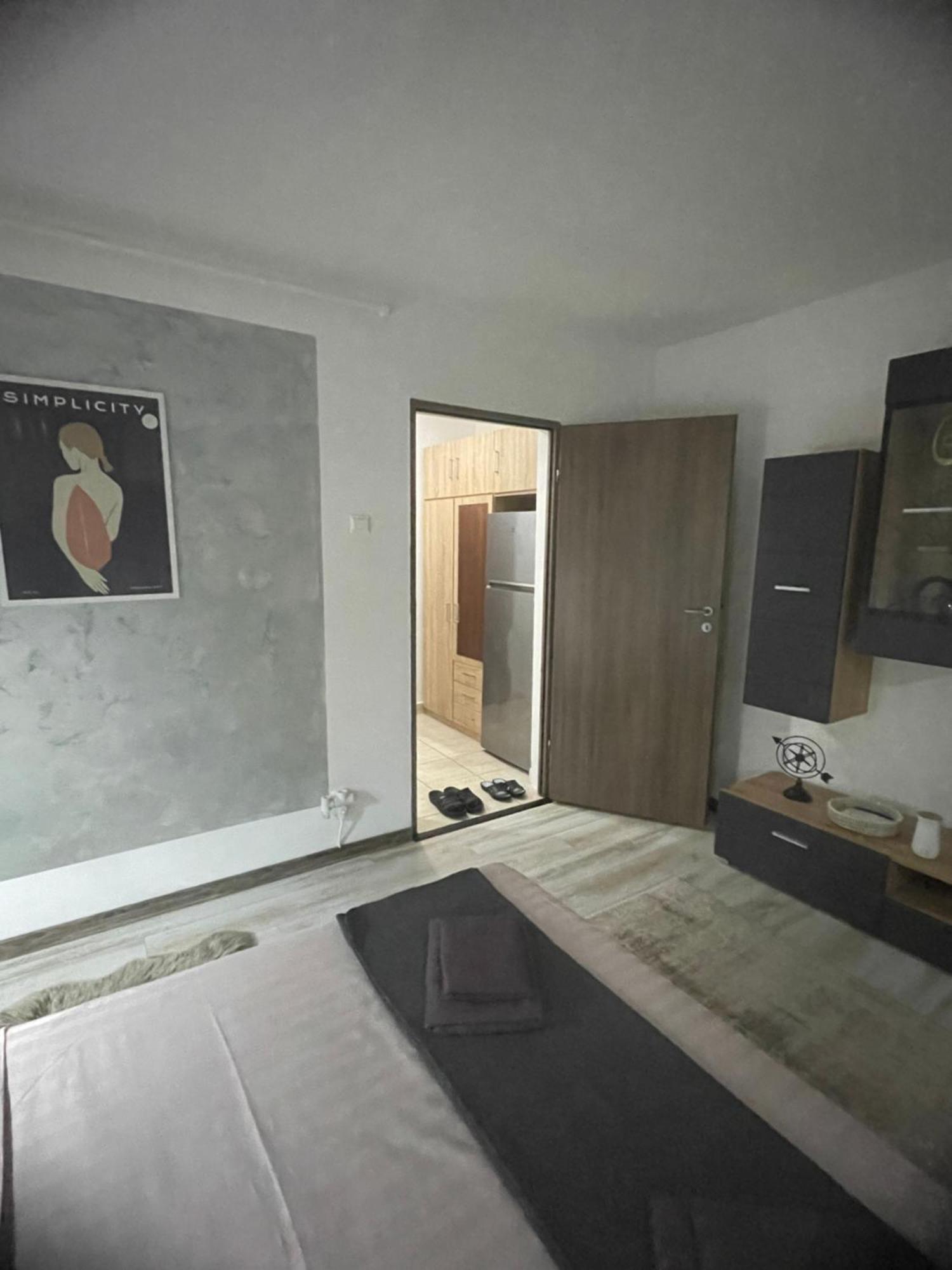 Central Studio Lcs Hunedoara Exteriör bild