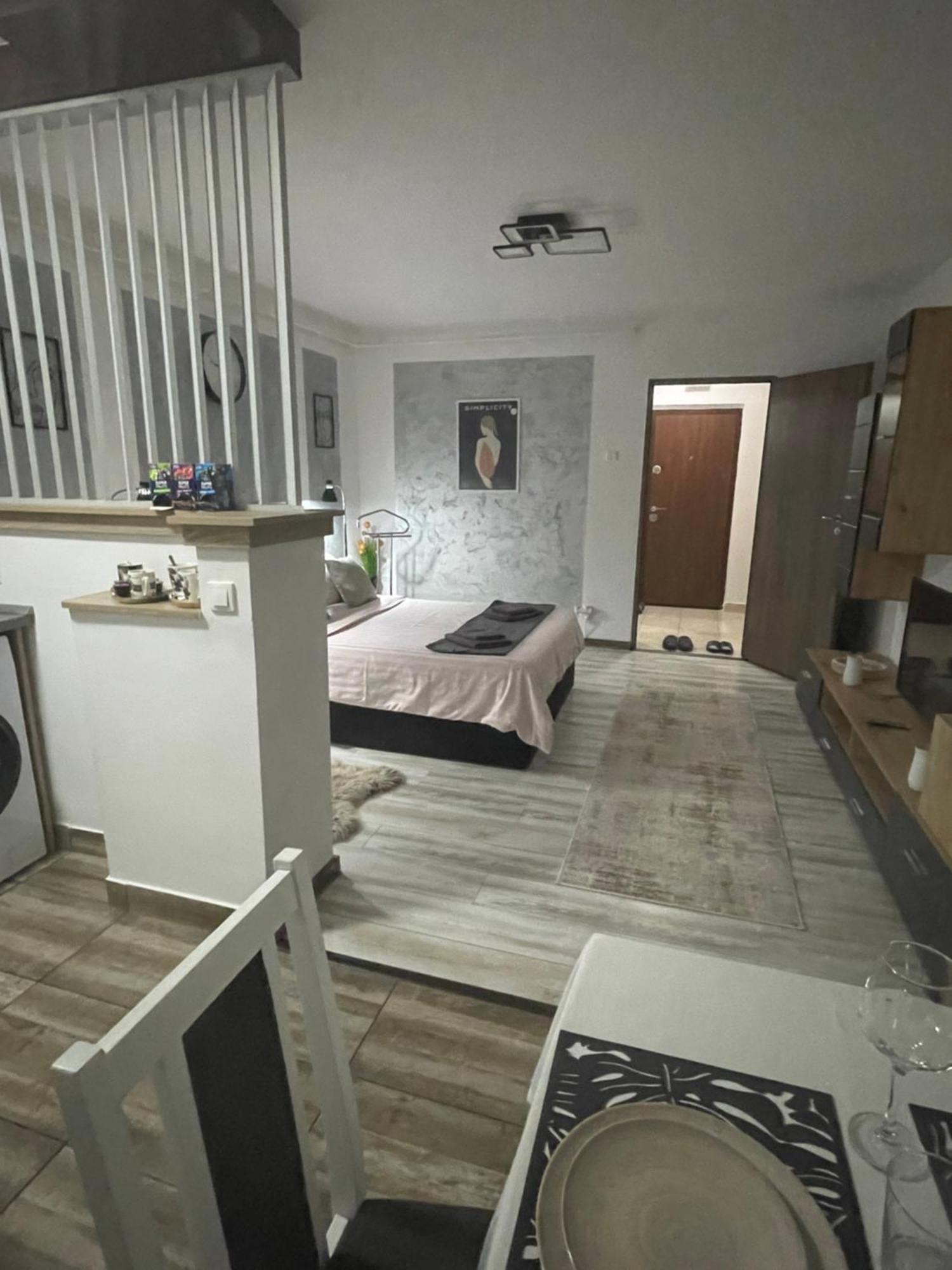 Central Studio Lcs Hunedoara Exteriör bild